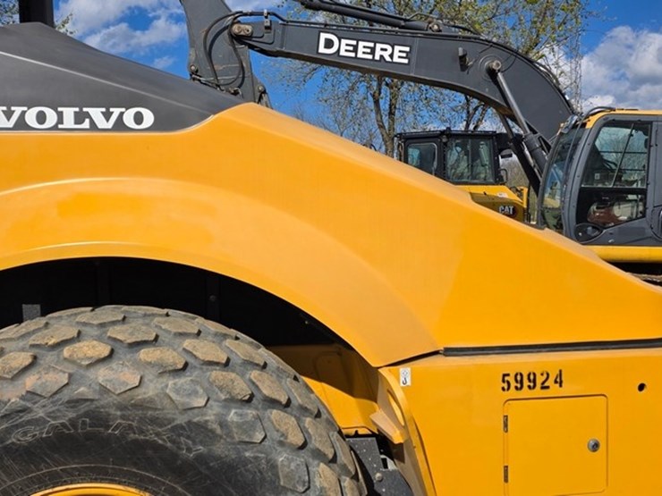 2018-volvo-sd115b-image-17