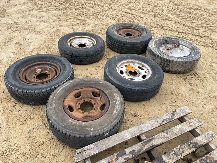 #3926-•-(6)-spare-rims-and-tires-image-3