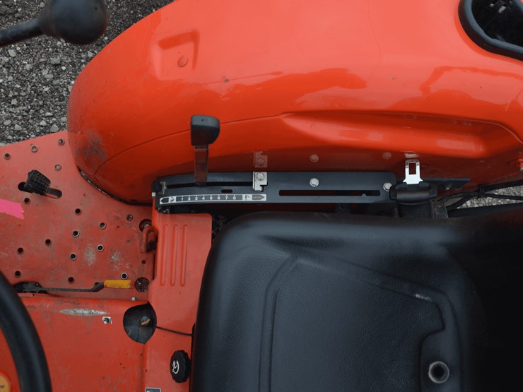 kubota-3301dt-with-la525-loader-image-11