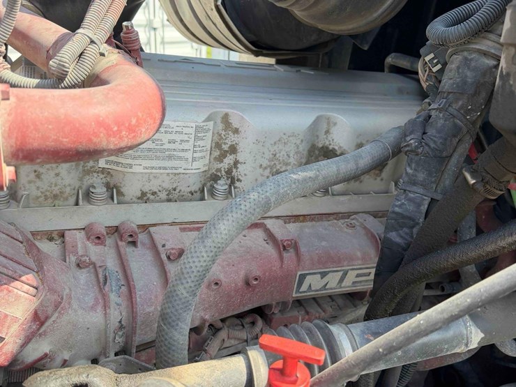 2009-mack-gu713-tri-axle-dump-image-28