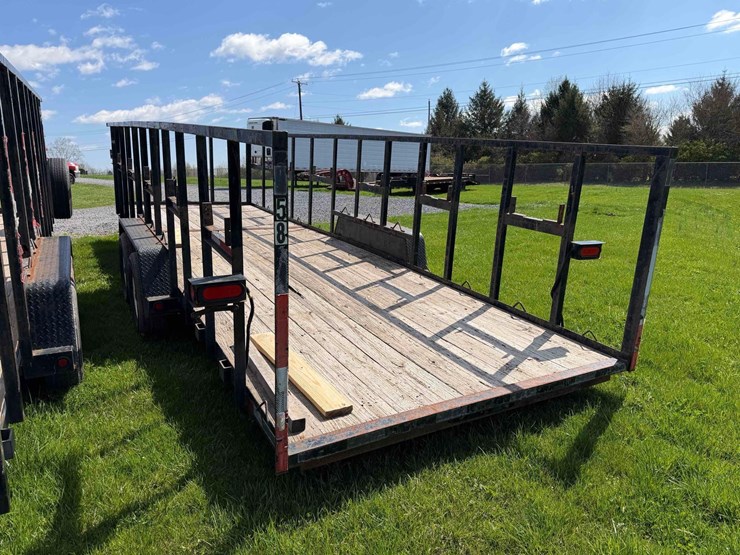 2012-premier-24’-tandem-axle-trailer-image-3
