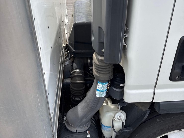 2022-isuzu-nrr-image-16