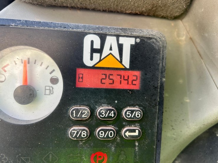 2015-caterpillar-259d-image-23