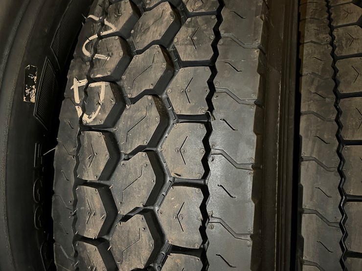 #10742-•-(4)-recapped-semi-tires-image-6