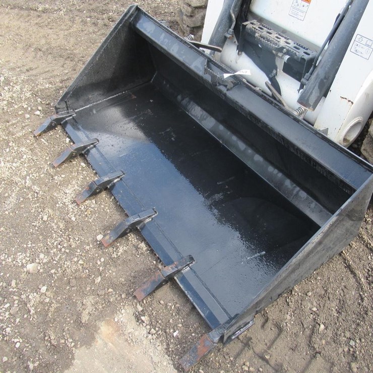 Wildcat 68" Skid Steer Tooth Bucket