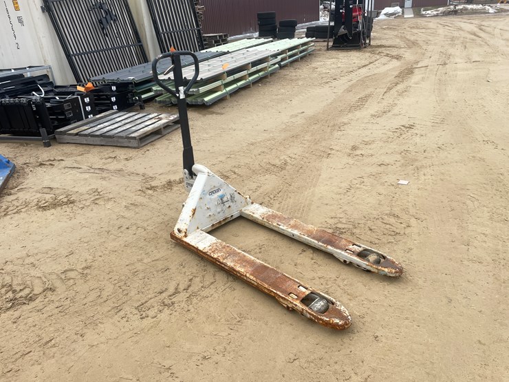 #3916-•-crown-5,000-lbs.-pallet-jack-image-3