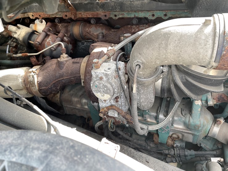 #115-•-2013-volvo-single-axle-day-cab-semi-tractor-(has-wi-title)-image-62