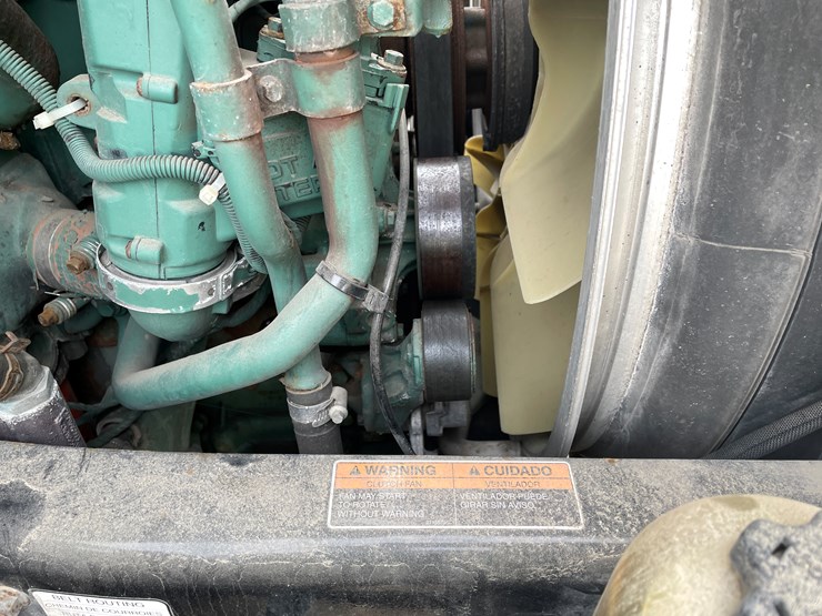 #116-•-2018-volvo-single-axle-day-cab-semi-tractor-(has-wi-title)-image-71