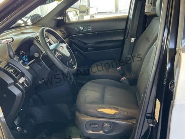 2017-ford-explorer-suv-image-21