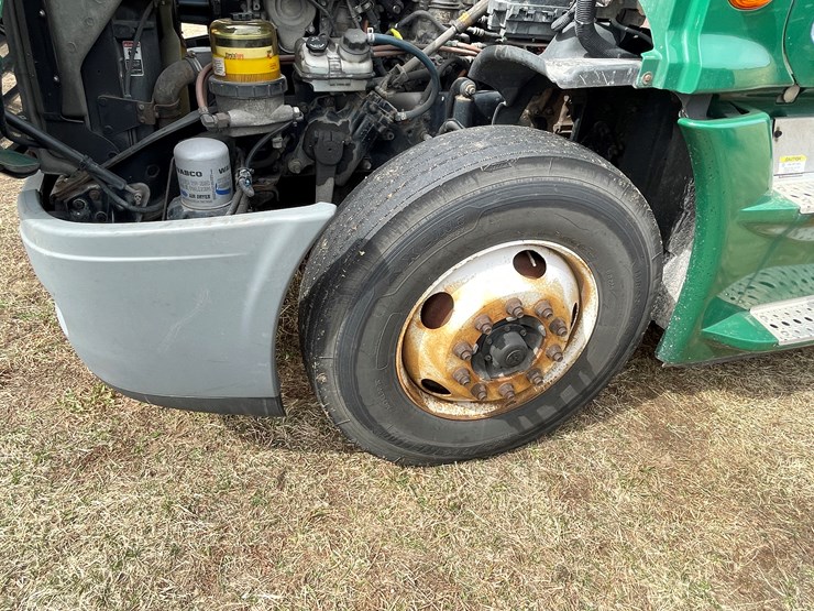 #113-•-2017-freightliner-single-axle-day-cab-semi-tractor-(has-wi-title)-image-39