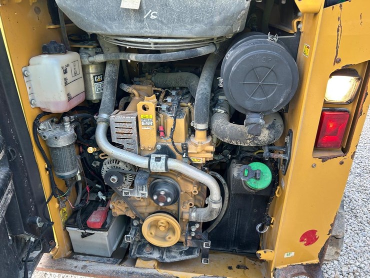 2015-caterpillar-259d-image-15