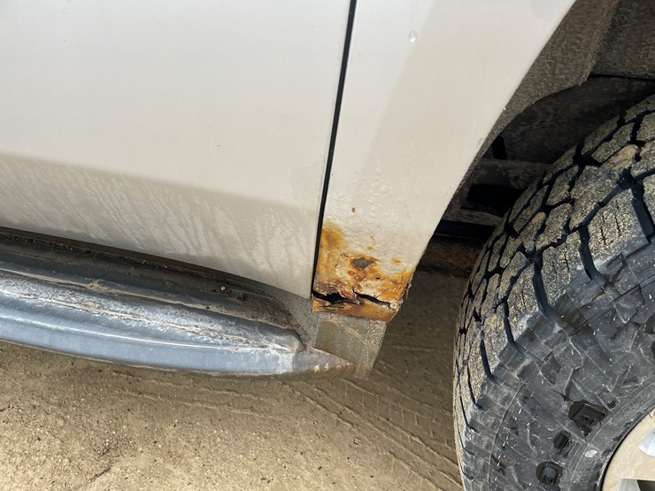 2015-chevrolet-suburban-image-28