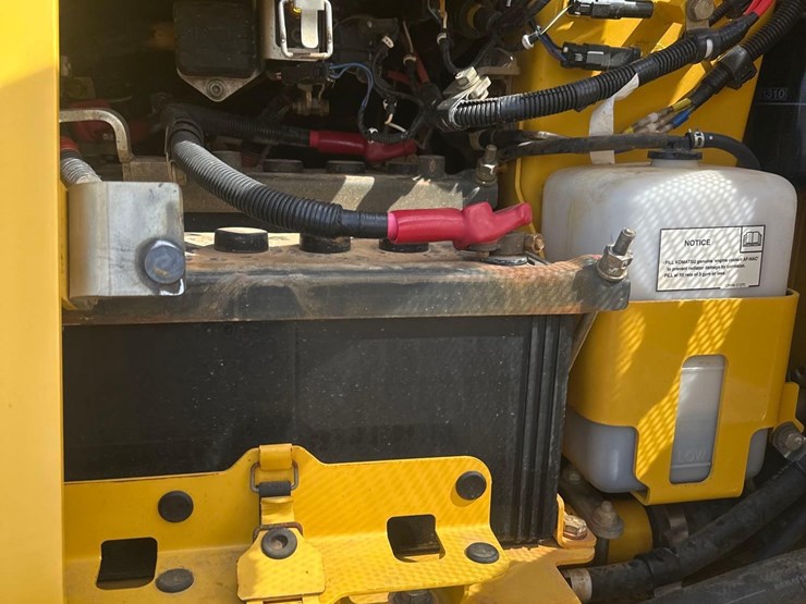 2021-komatsu-d51pxi-24-image-23