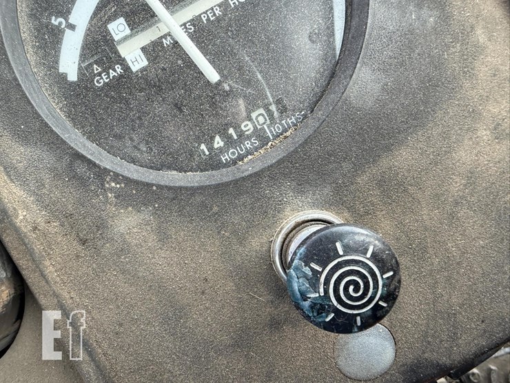 john-deere-4040-image-39