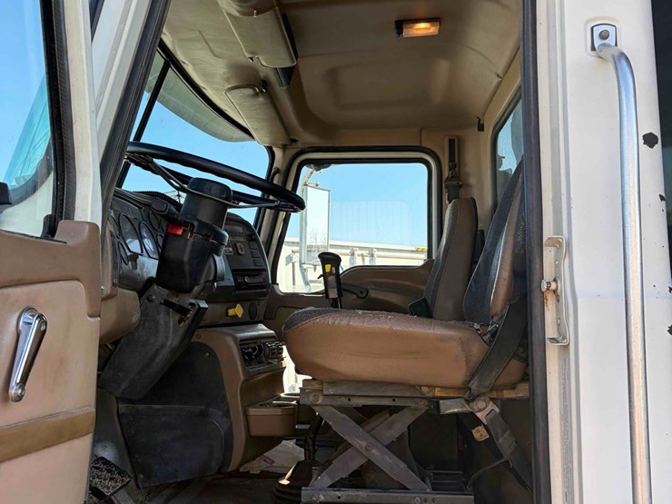 2007-mack-cv713-tri-axle-dump-image-9