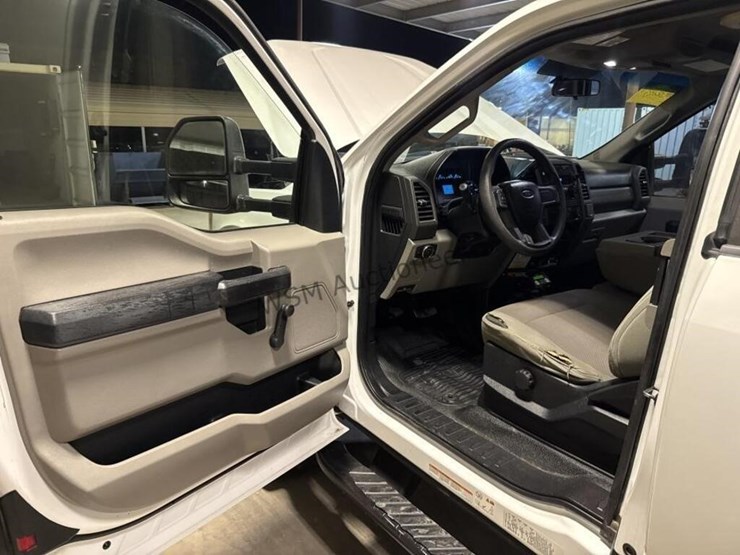 2017-ford-f550-image-32