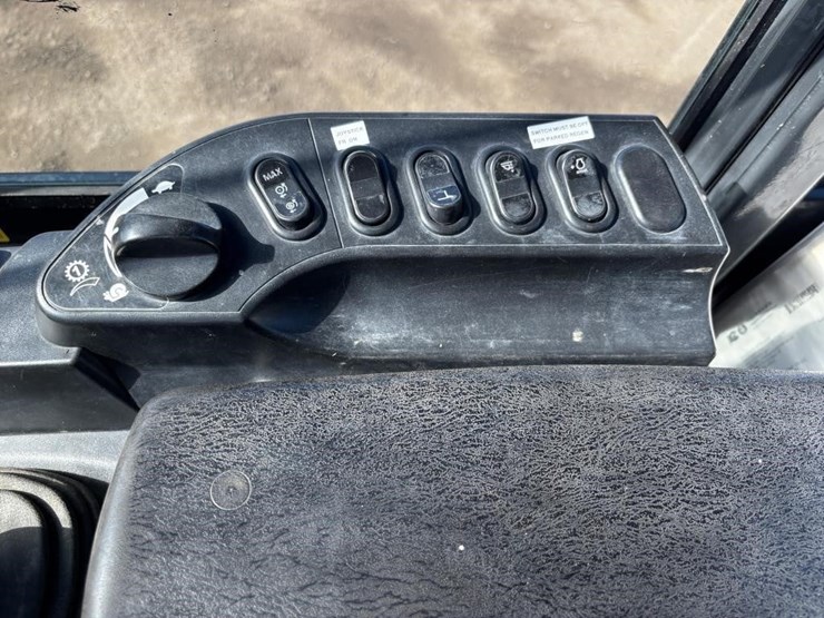 2018-komatsu-wa270-8-image-42