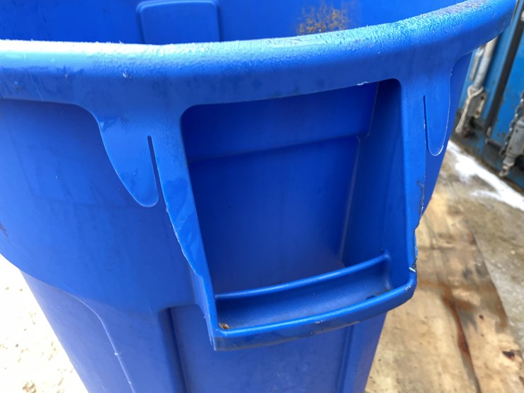 #3946-•-(2)-rubbermaid-brute-55-gallon-trash-barrels-image-7