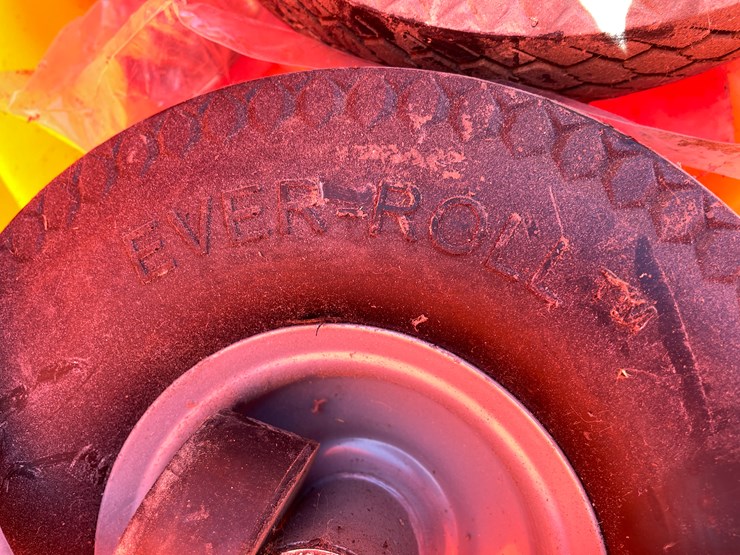 #3957-•-highcroft-feed-cart-image-13