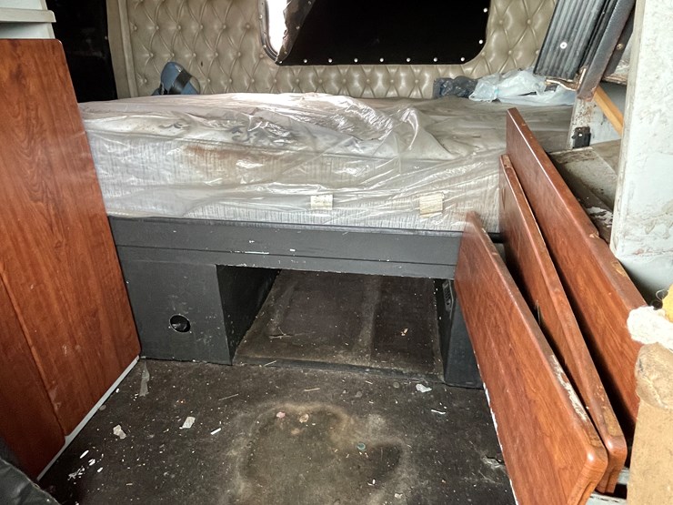 #128-•-2003-western-star-sleeper-cab-semi-tractor-(has-wi-title)-(non-runner)-image-72