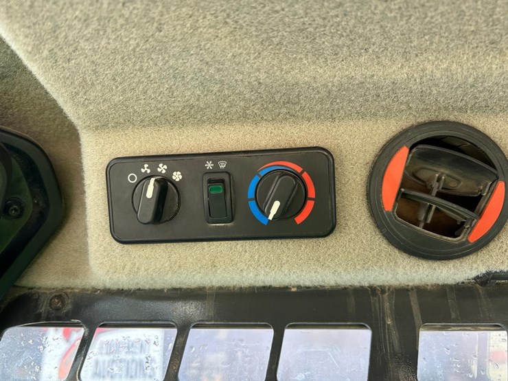 2022-bobcat-t76-image-24