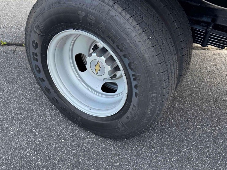 2009-chevrolet-3500-image-17