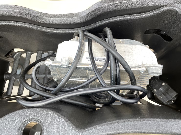 #606-•-ez-go-rxv-30-electric-golf-cart-image-28