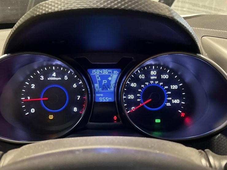 2016-hyundai-veloster-coupe-image-18