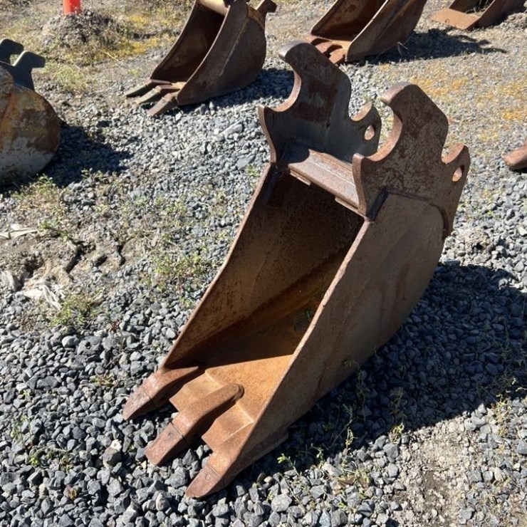 Kubota 12" Dig Bucket