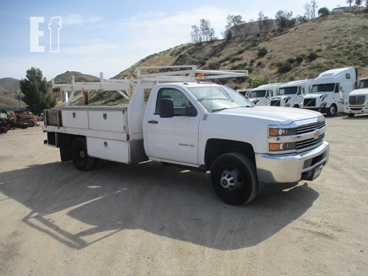 2017-chevrolet-3500hd-image-2