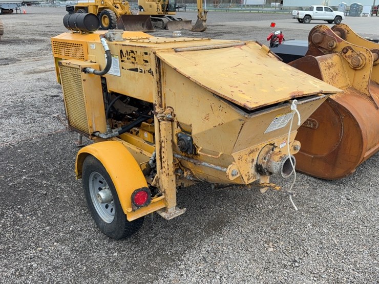 #2098-•-mayco-st45-towable-concrete-pump-image-9