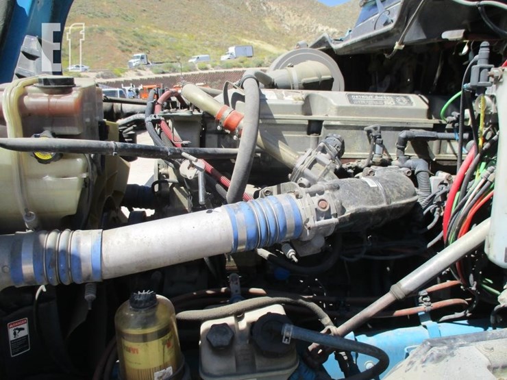 2009-freightliner-columbia-120-image-6