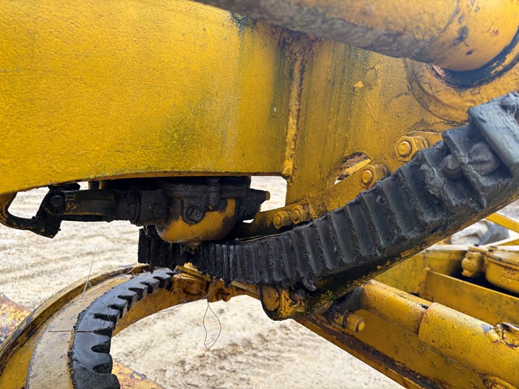 caterpillar-12-image-60