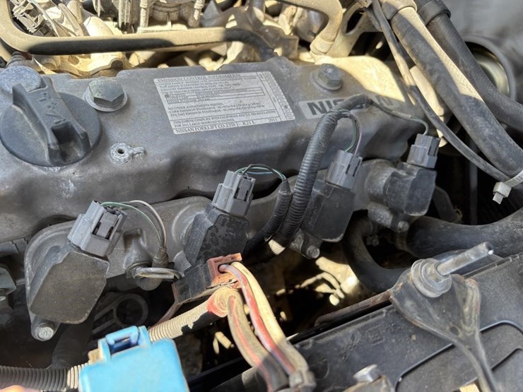 2011-nissan-mcp1f2a25lv-image-37