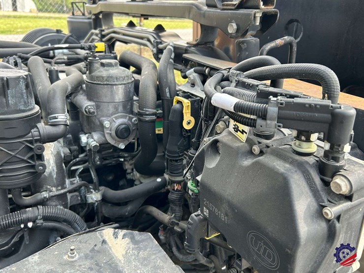 2013-ud-ud3300-s/a-garbage-truck-image-27