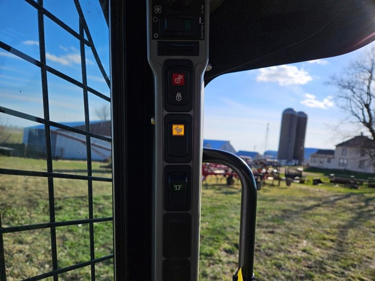 new-holland-l218-image-27