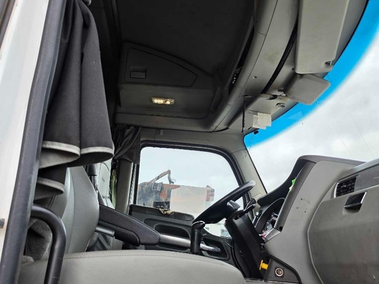 2018-kenworth-t880-image-7