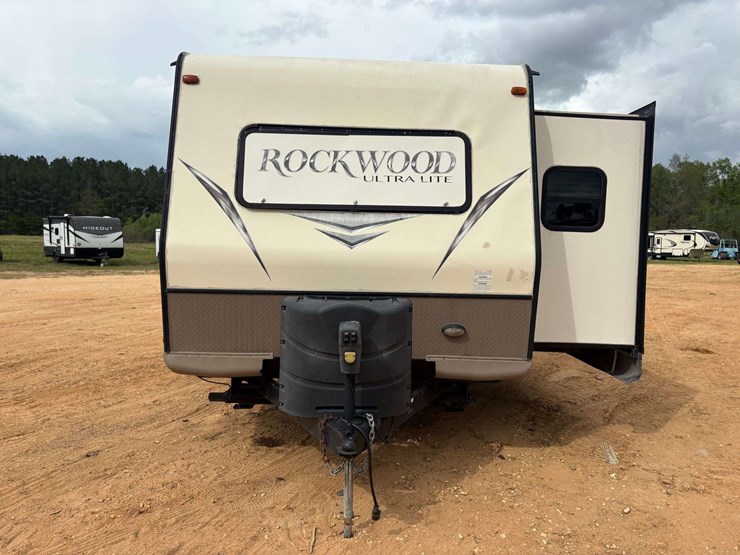 2015-rockwood-2608ws-travel-trailer-image-5