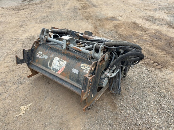 2011-caterpillar-pc210-cold-planer-image-1