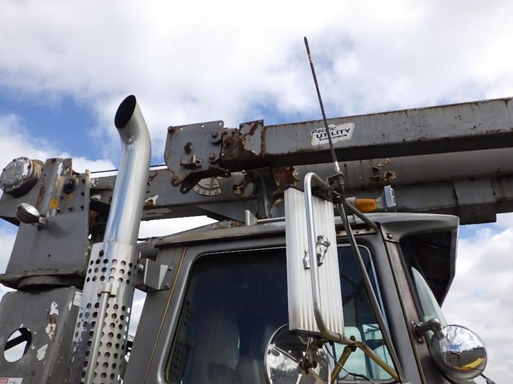 1984-ford-9000-image-21