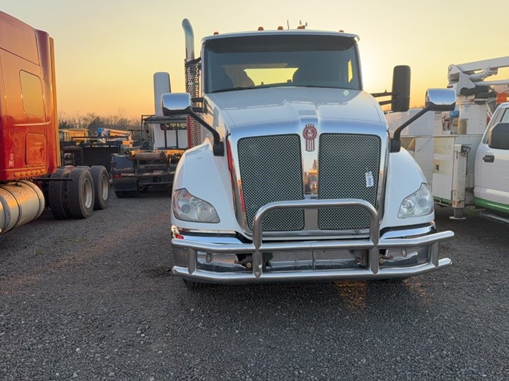2019-kenworth-t680-image-2