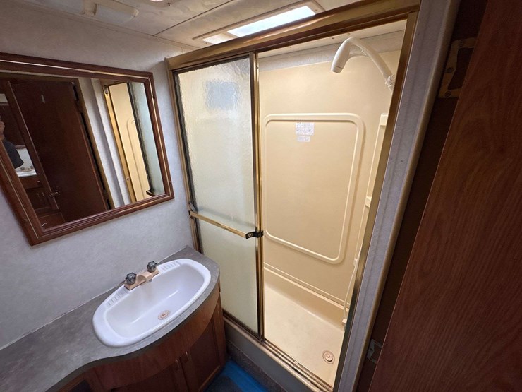 2004-ford-"daybreak"-motorhome-image-26