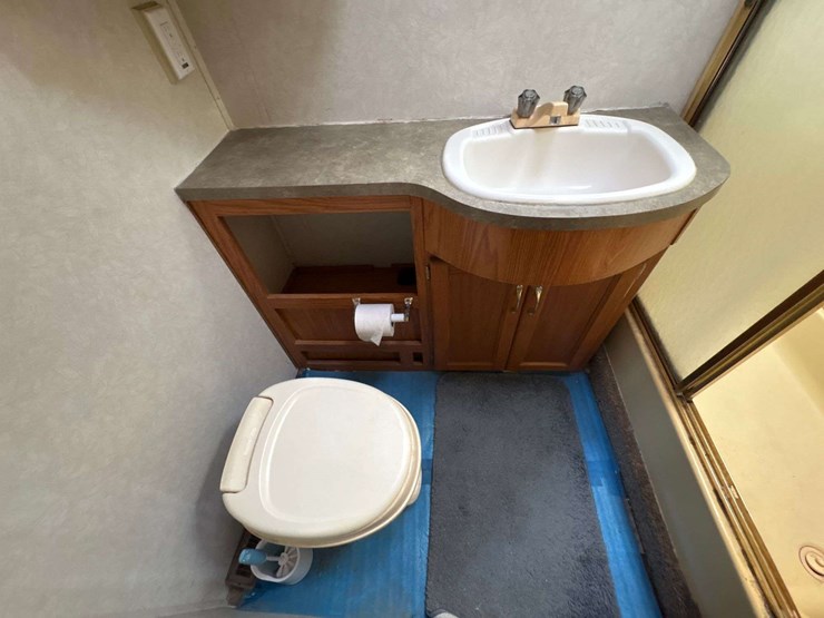 2004-ford-"daybreak"-motorhome-image-27