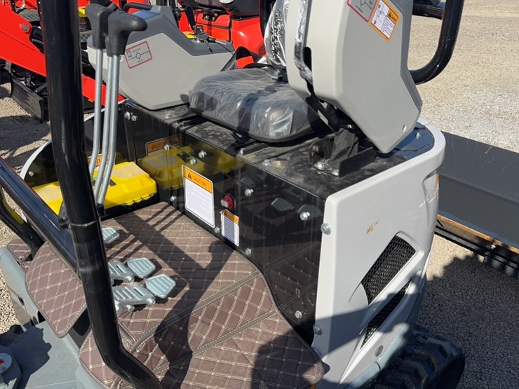 #1093-•-2025-ats-nt18k-mini-excavator-image-14
