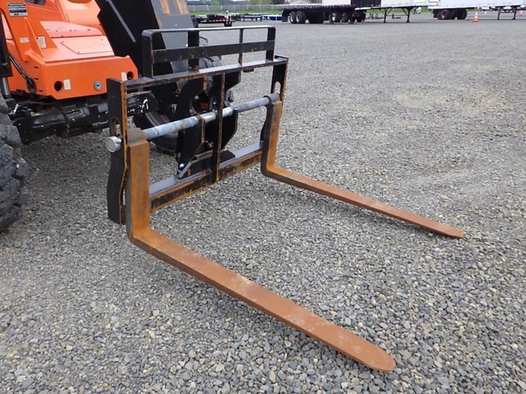 2018-jlg-8042-image-17