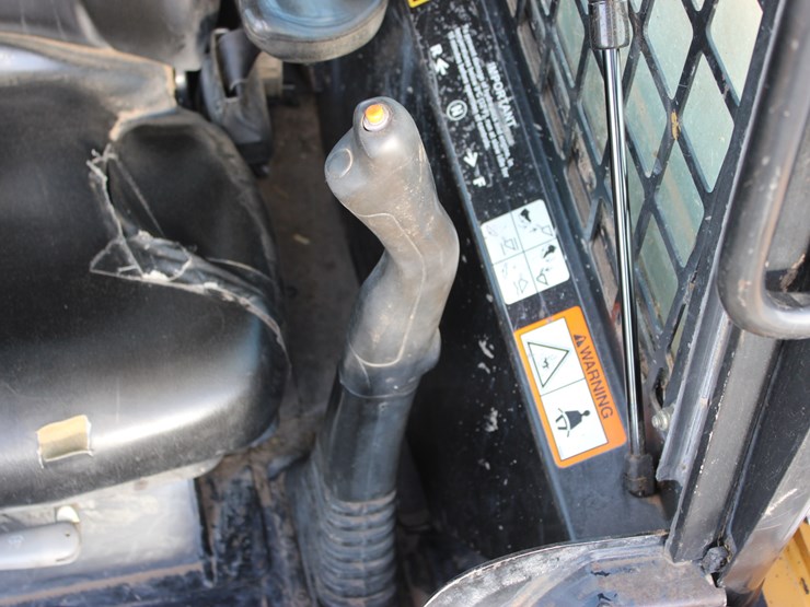 deere-ct322-image-48