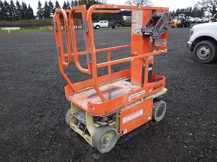 2014-jlg-1230es-image-5