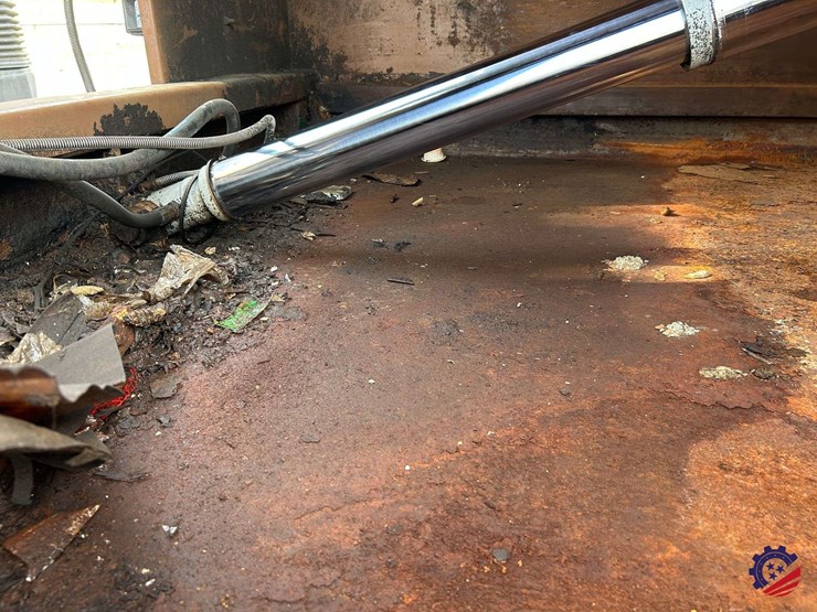 2013-ud-ud3300-s/a-garbage-truck-image-93