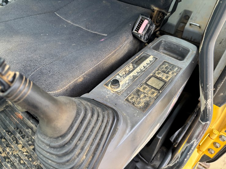 2001-komatsu-pc200-lc-image-56