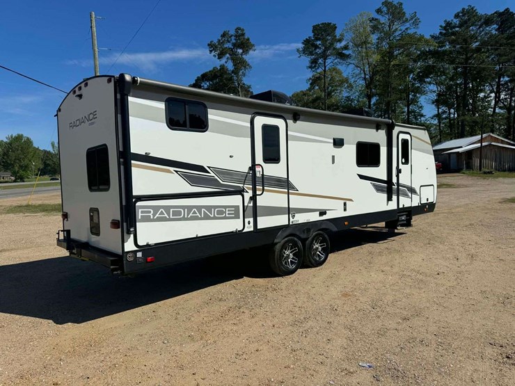 2021-radiance-28bh-bumper-pull-camper---bunks-image-16